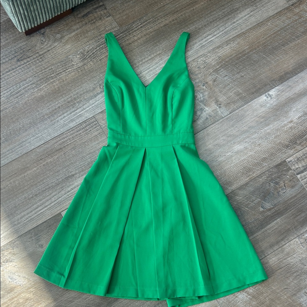 Adelyn Rae vibrant green dress - Picture 2 of 7